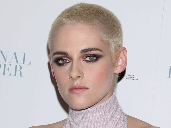 1. В начале карьеры на лице Кристен еще можно было увидеть скромную улыбку во время ее позирований на красной дорожке.