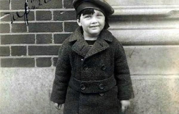 Stan Lee, yani asıl adıyla Stanley Martin Lieber 1922'de dünyaya geldi.