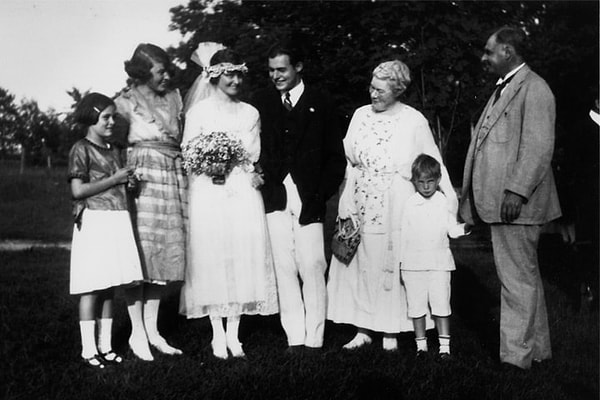 9. Эрнест Хемингуэй (автор книг "Старик и море", "Прощай, оружие!", "По ком звонит колокол") и Хэдли Ричардсон