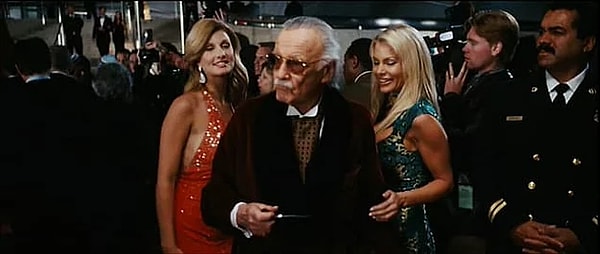 4. Роль богатого плейбоя мужчина исполнил в картине...