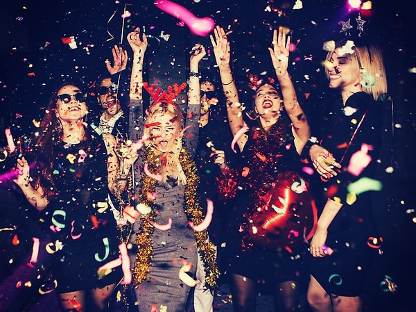 2. Они любят тусить и общаться, а также обожают искусство