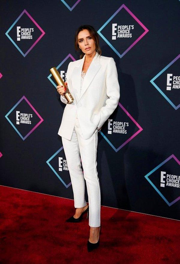 Victoria Beckham geçtiğimiz günlerde, Santa Monica'da gerçekleşen People's Choice Awards'da yılın 'Moda İkonu' ödülüne layık görüldü.
