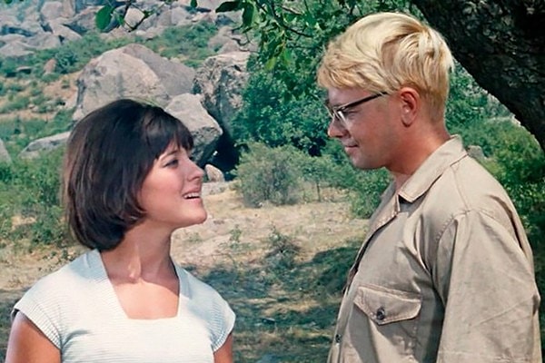 4. Благодаря какому животному Шурик познакомился с Ниной в к/ф 'Кавказская пленница'?