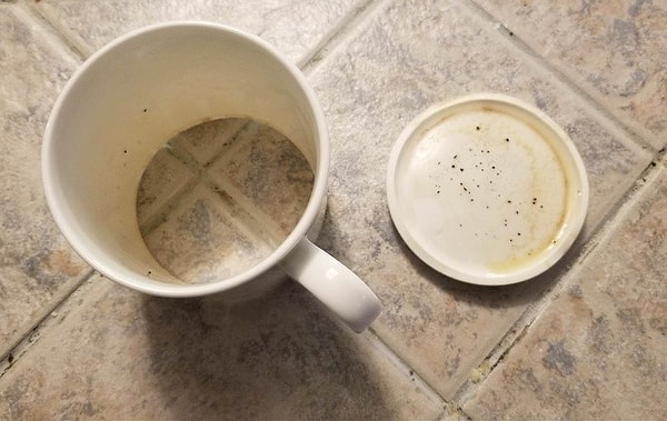 1. "Налил кипяток в кружку. Услышал хлопок. Кофе был повсюду"