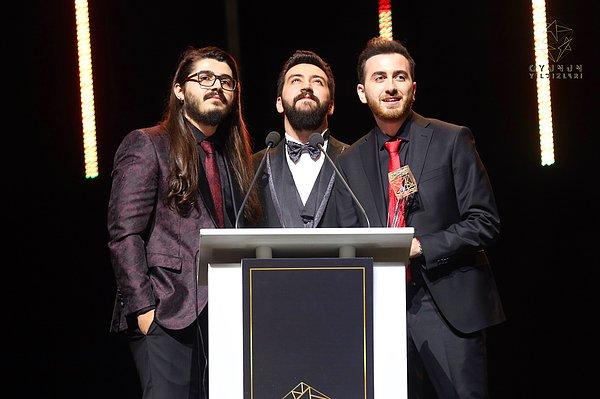 Kemal Can “Kendine Müzisyen” Parlak, Şükrü “Uthenera” Şentürk ve Ferit “Wtcn” Karakaya üçlüsünden oluşan BossLayf ekibi de gecenin ödüle uzanan isimlerinden oldu.