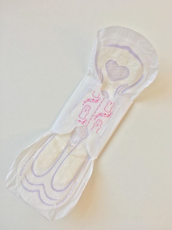 5. В гигиенических прокладках содержится полиакрилат натрия, который используют для абсорбирования жидкости.