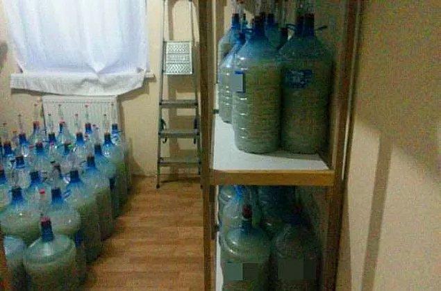 6. Damacana aşkına: Çorum'da evinin banyosuna kurduğu düzenekle kaçak viski imalatı yaptığı öne sürülen emekli öğretmen