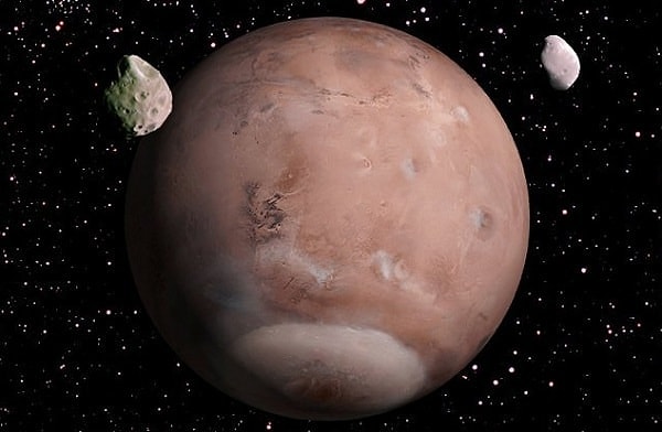 8. Как переводятся названия спутников Марса?