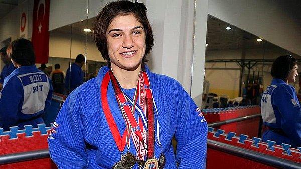 Bizi gururlandıran bir diğer haber ise IBSA Dünya Görme Engelliler Judo Şampiyonası'nda mücadele eden milli sporcu Zeynep Çelik'ten geldi.