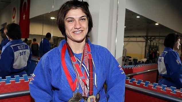 Bizi gururlandıran bir diğer haber ise IBSA Dünya Görme Engelliler Judo Şampiyonası'nda mücadele eden milli sporcu Zeynep Çelik'ten geldi.