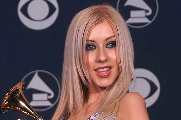 3. С каким синглом Кристина Агилера сразила всех наповал в первый раз?