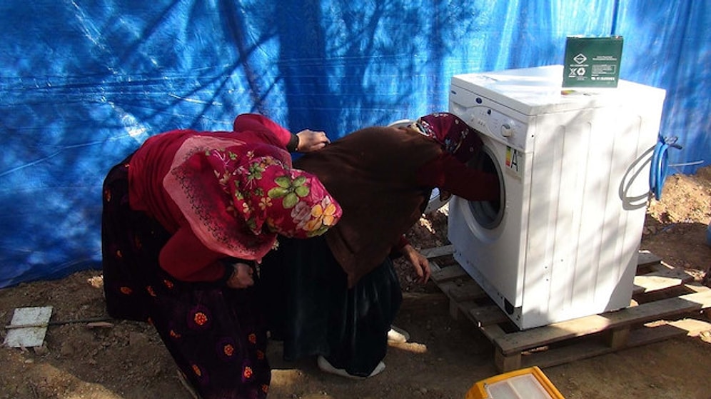 Hayatlarında İlk Kez Çamaşır Makinesi Gören Kadınlar!