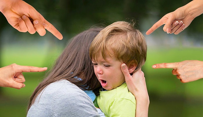 Плохая, очень плохая мать: 17 случаев, когда общество обругало мам за полную ерунду