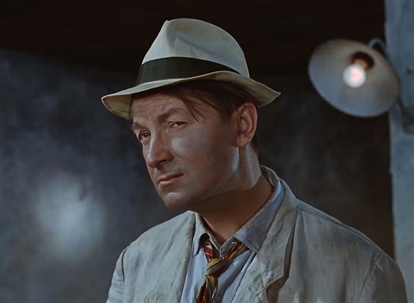 8. Купюру каким номиналом Трус спрятал под туфлей?