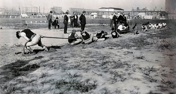 8. С 1900 по 1920 годы перетягивание каната было олимпийским видом спорта.