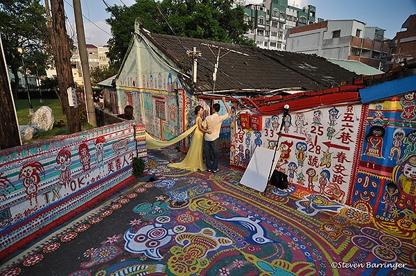 7. И хотя сохранение разрисованной деревни требует много затрат, энергии и сил, Хуан говорит, что он будет рисовать, даже когда ему исполнится 100 лет.