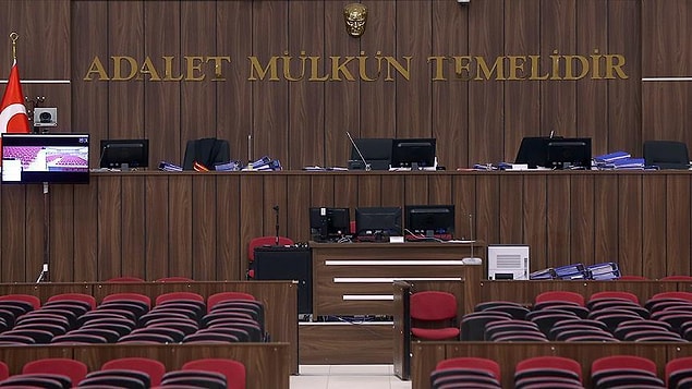 1 liralık tazminat davası açtı.