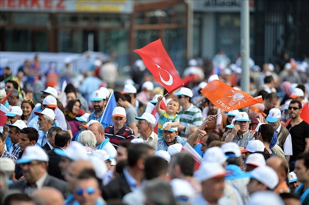 "Millete tepeden bakanın AK Parti çatısı altında yeri olamaz"