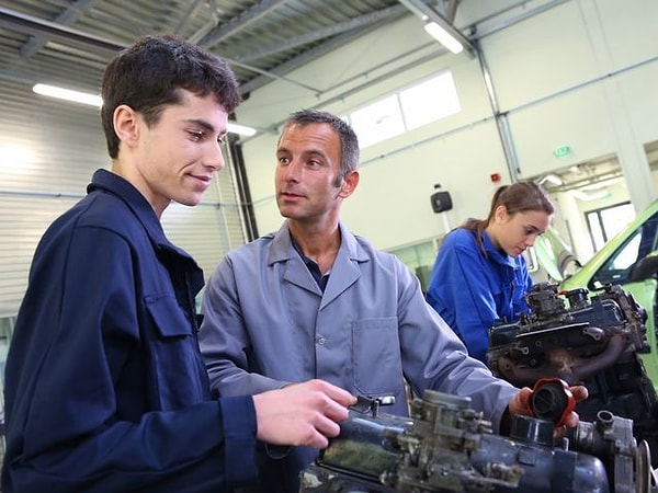 Вам еще изучать и изучать автомир...