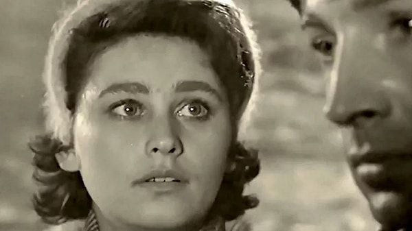 6. В каком городе, согласно песне, много холостых парней, но ее героиня любит женатого?