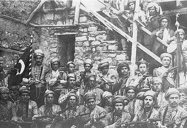 Özellikle ordu içerisindeki istiklal taraftarı subaylar sayesinde Kuvayı Milliye'nin adım taşları döşendi.