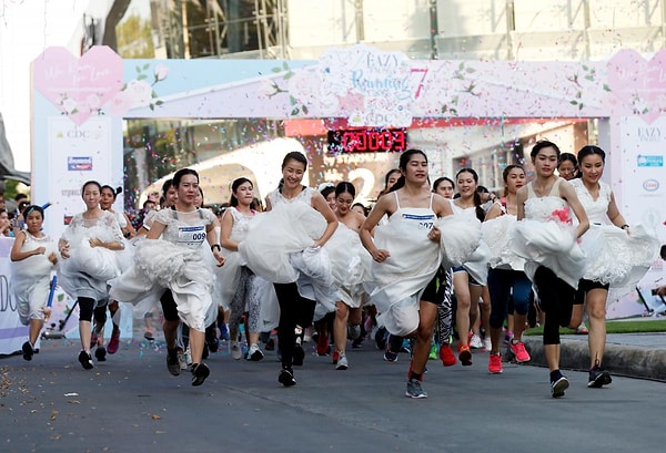 3. В общей сложности в этом году в забеге участвовало 300 пар