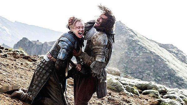 8. Tarthlı Brienne rolünü canlandıran Gwendoline Christie, hayatında onu en çok zorlayan sahnenin, Tazı ile arasındaki kılıç savaşı olduğunu söylüyor.