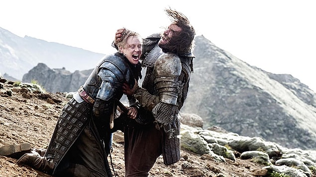 8. Tarthlı Brienne rolünü canlandıran Gwendoline Christie, hayatında onu en çok zorlayan sahnenin, Tazı ile arasındaki kılıç savaşı olduğunu söylüyor.