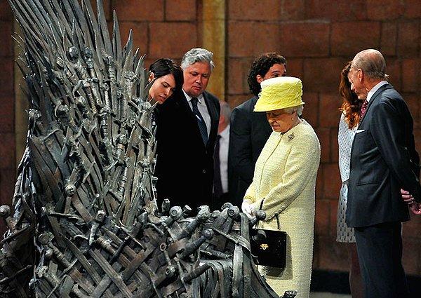 28. 2014 yılında, Kraliçe Elizabeth ve Prens Philip, Kuzey İrlanda'ya yaptıkları seyahatin bir parçası olarak Game of Thrones setini ziyaret ettiler.