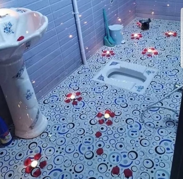 5. Yeni evlisin ve eşin sana sürpriz olarak böyle bir tuvalet hazırlamış. Ne yaparsın?
