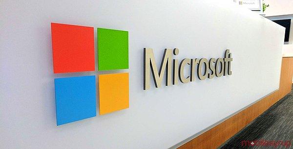 1. Mevcut Microsoft logosu, tanıdık 4 renkli karelerin yanında O.S’nın kelime yazı tipi Segoe’yi kullanır.