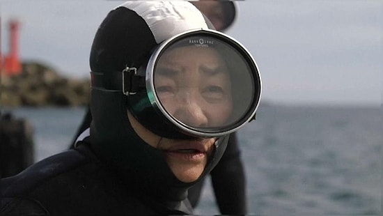 Japonya’nın Balıkçı Dalgıç Nineleri: Yaşları 60 İla 80 Arasında Değişiyor