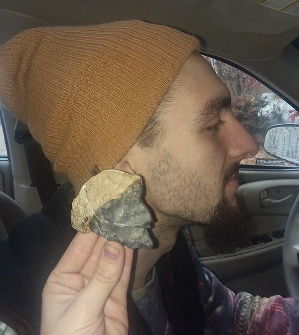 9. "Этот камень косит под моего парня"