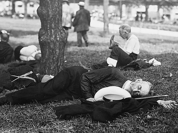 5. Они проводят весь день в кровати