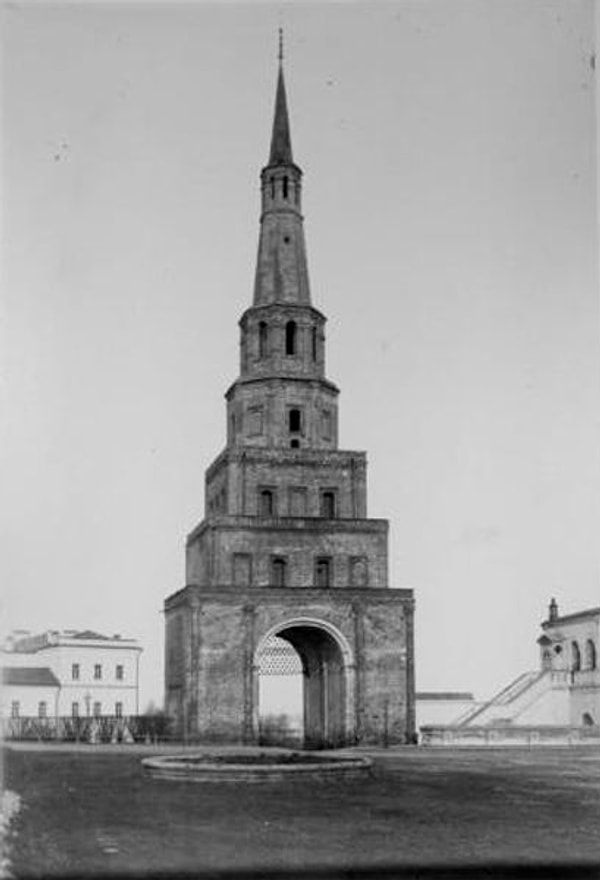 2. Где была или есть эта башня?