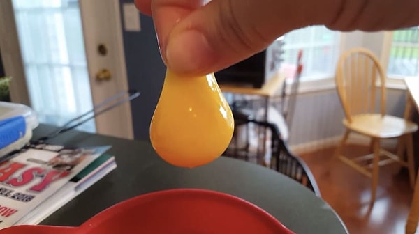 4. А вы бы съели желток с очень прочной пленкой?