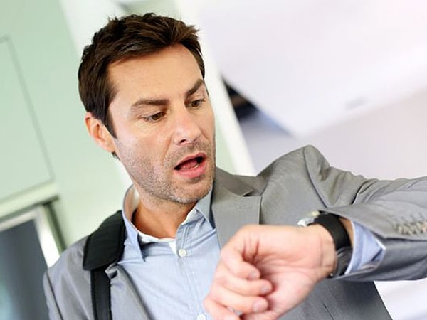 1. Он очень (..)пунктуальный (..) человек - даже на важное собрание умудрился опоздать.