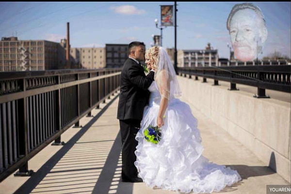 14. Эм, молодые люди, за вами, кажется, кто-то наблюдает!