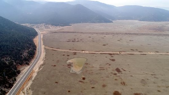 Artık Göçmen Kuşlar Pas Geçiyor: 850 Hektarlık Avlan Gölü, Futbol Sahası Kadar Kaldı