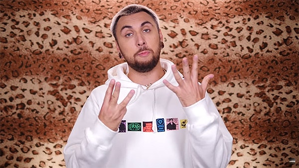 3. Как зовут этого видеоблогера?