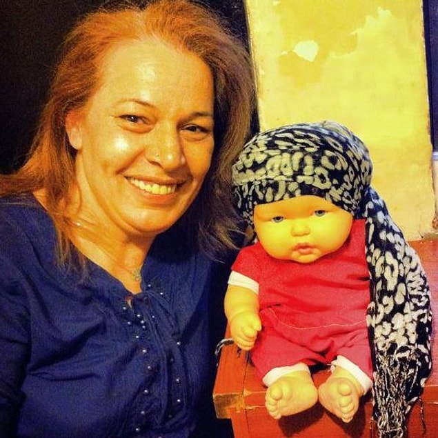 Almanca bildiği için bir avukatın yanında işe başlıyor Antep'te. Bahri ile de orada tanışıyor. Olmaz olası Bahri!