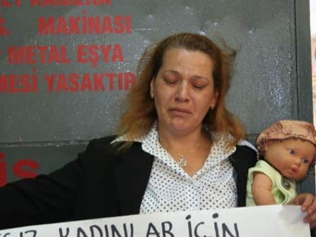 Geneleve girdikten sonra ailesine "İşte şimdi orospu oldum!" diye haber veriyor. Nasıl bir yazgı bu?