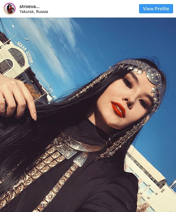 2. Мать Натальи - якутка, а отец - русский. Однако родители оставили девушку очень рано: мать Натальи умерла, когда та была совсем малышкой, а отец ушел из жизни, когда девочке исполнилось 12 лет. Наталья выросла в семье своего старшего брата.