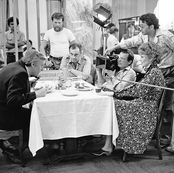 4. Перед вами фото со съемок картины...