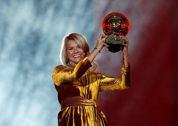 En iyi kadın futbolcu ödülünü ise Fransa ekibi Olympique Lyon'dan Norveçli Ada Hegerberg kazandı.