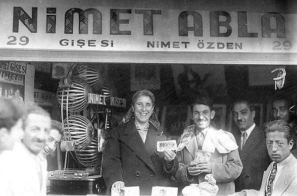 Ve efsanenin doğuşu: Nimet Abla'nın 1931 yılında sattığı biletlerden birine o dönemin parası ile  100.000 Türk Lirası yani "büyük ikramiye" çıkıyor.