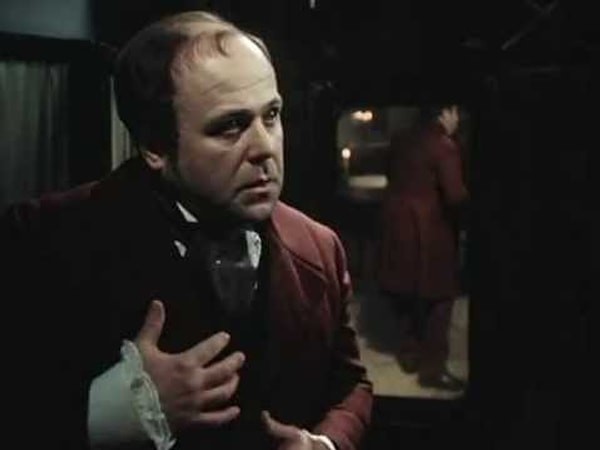 10. Сколько крепостных крестьян у Чичикова?