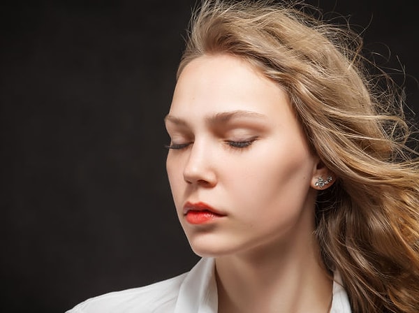 2. О чём думает эта женщина или как она себя чувствует?