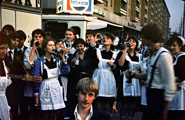 1. Итак, в каком году было сделано это фото?