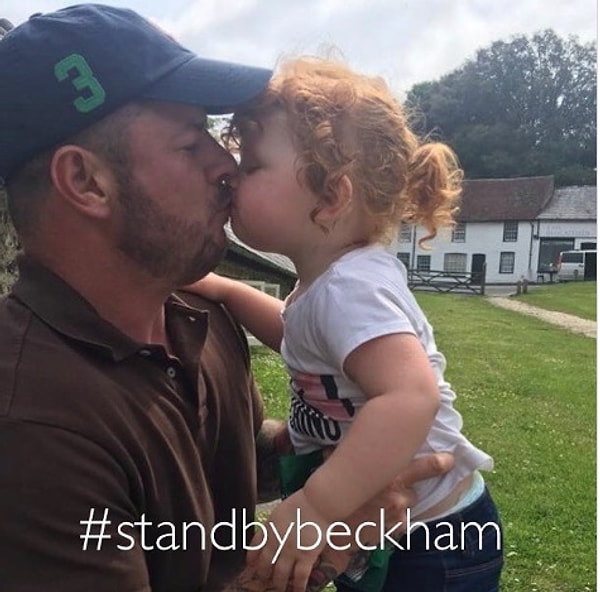 Сторонники Бекхэма сказали, что поцелуй в губы с ребенком - это нормально, и что критика в адрес спортсмена совершенно абсурдна.